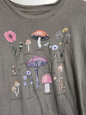 Doe Green Mushroom Floral T-shirt L Earthy Goblin Granola